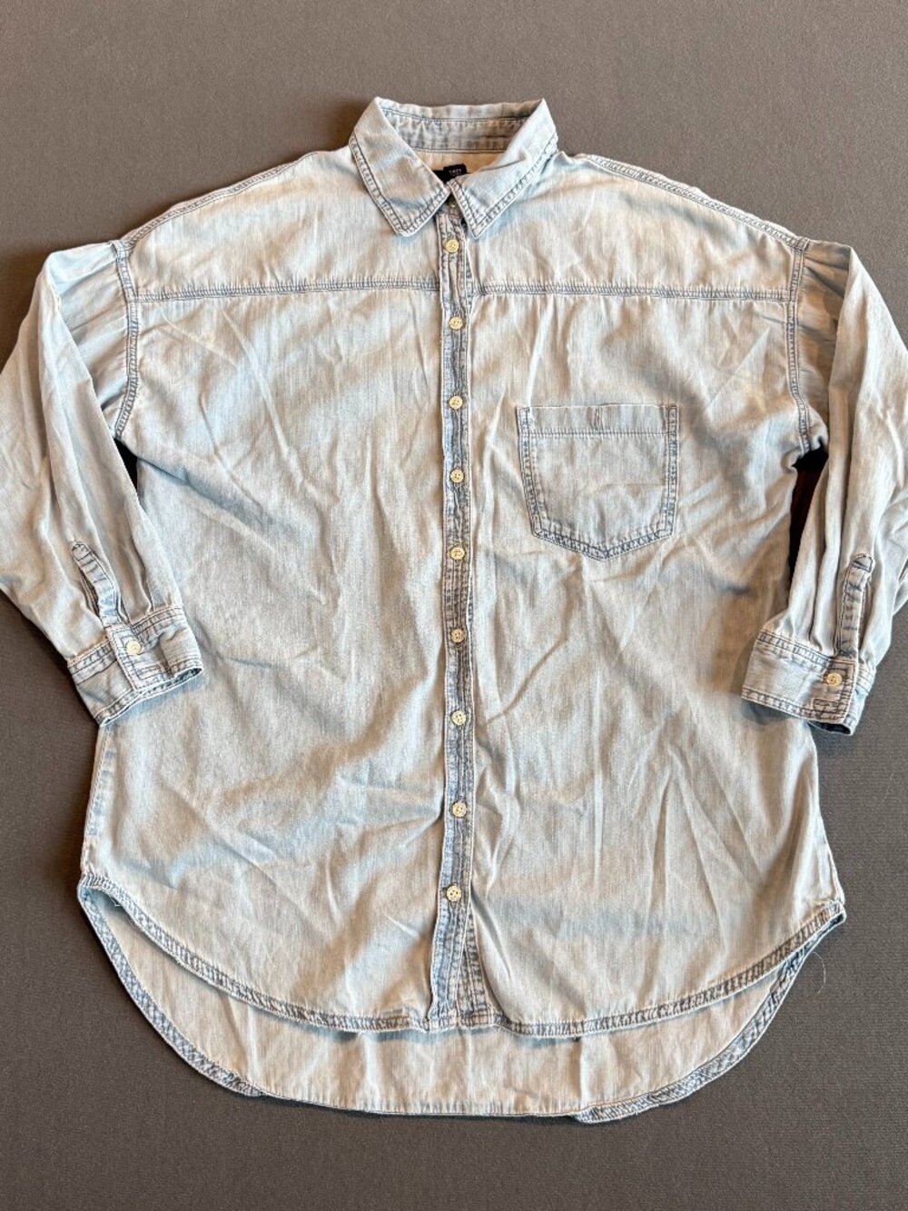 H&M Women’s Chambray Button Down Shirt Size 8 Light Wash Roll Tab Sleeve